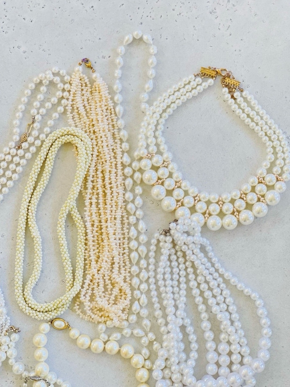 Vintage To Modern Faux Pearl Jewelry Lot Necklaces Bracelets 16 Pc Costume - Picture 4 of 5